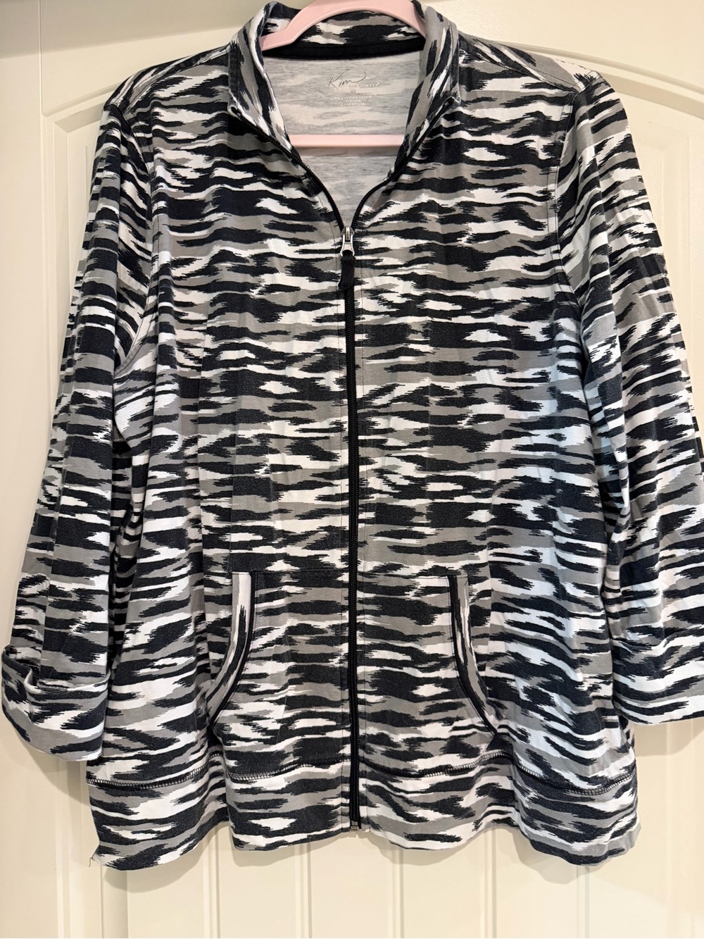 Women's Black & White Patterned Zip-Front Jacket